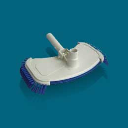 Accessoires de nettoyage de piscine : Epuisette, brosse, peigne