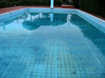 Taches noires sur liner piscine