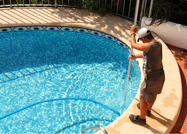 Nettoyage manuel de la piscine