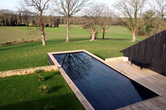 Liner de piscine noirs ou gris pour un eau sombre